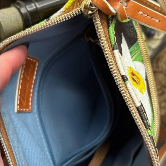 Authentic Dooney & Bourke Floral daffodil leather/coated canvas zip top Crosbody - Picture 7 of 15